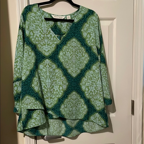 Beautiful by Lawrence Green Blouse with Layered Design
NWOT - Picture 2 of 7